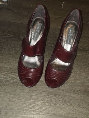 Vince Camuto Women's Burgundy Peep-Toe Pumps 81/2